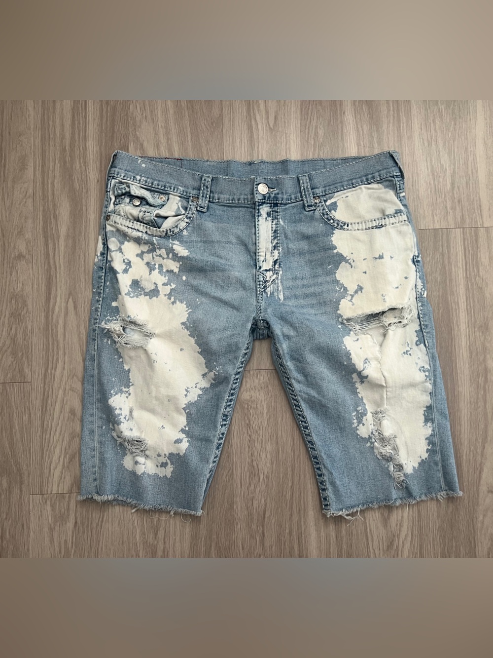 True Religion Men’s Size 42 Cut-Off Natural Big T Distressed Denim Shorts